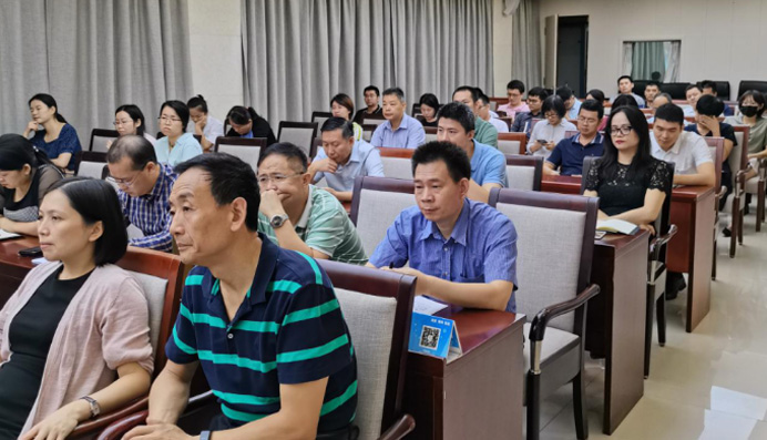 海南省委宣传部外语培训正式开班！